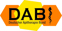 Logo des Deutscher Apitherapie Bund DAB: 3 Waben in gelb und orange mit einem Äskulapstab